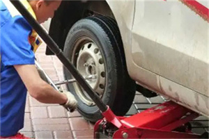 巴音郭楞蒙古附近拖车24小时服务热线电话